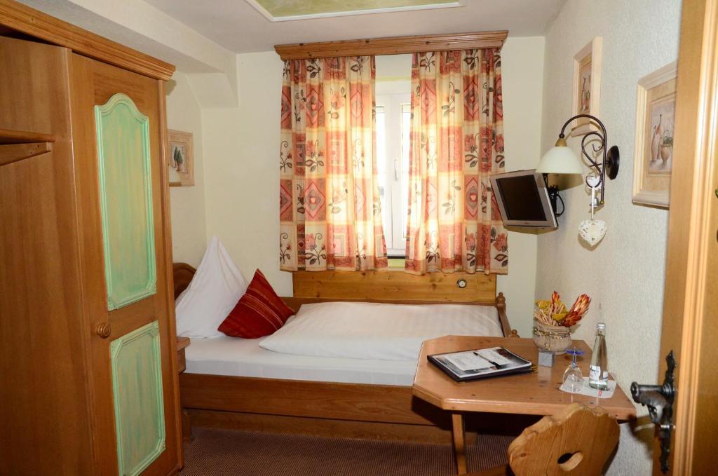 Kofflers-Heuriger Hotel Ettlingen Room photo